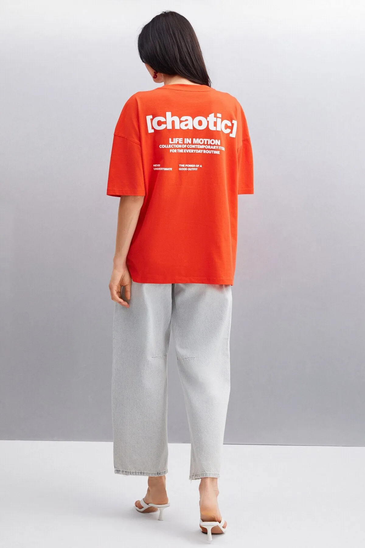 Arcadia woman back and front post detailed red t-shirt