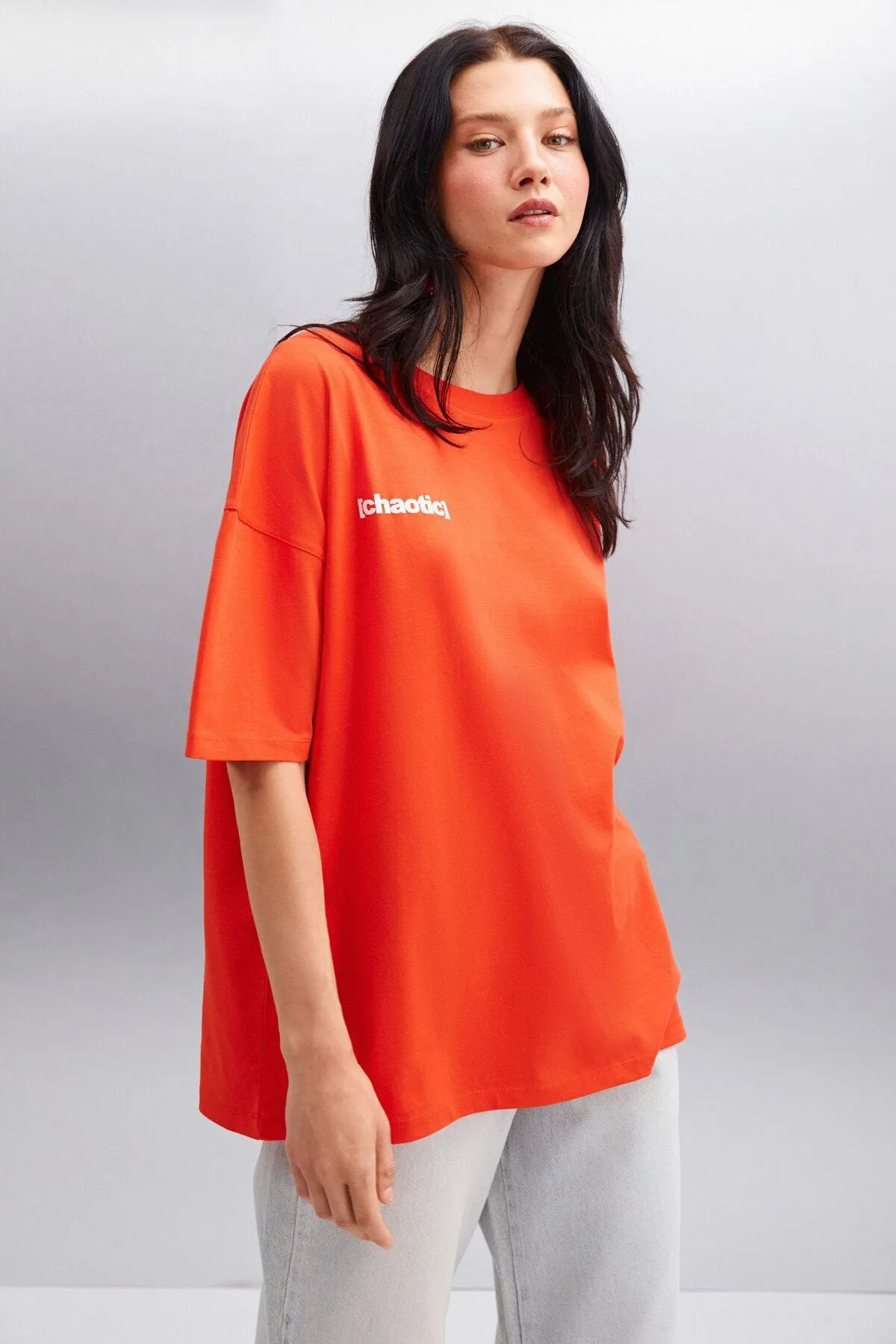Arcadia woman back and front post detailed red t-shirt