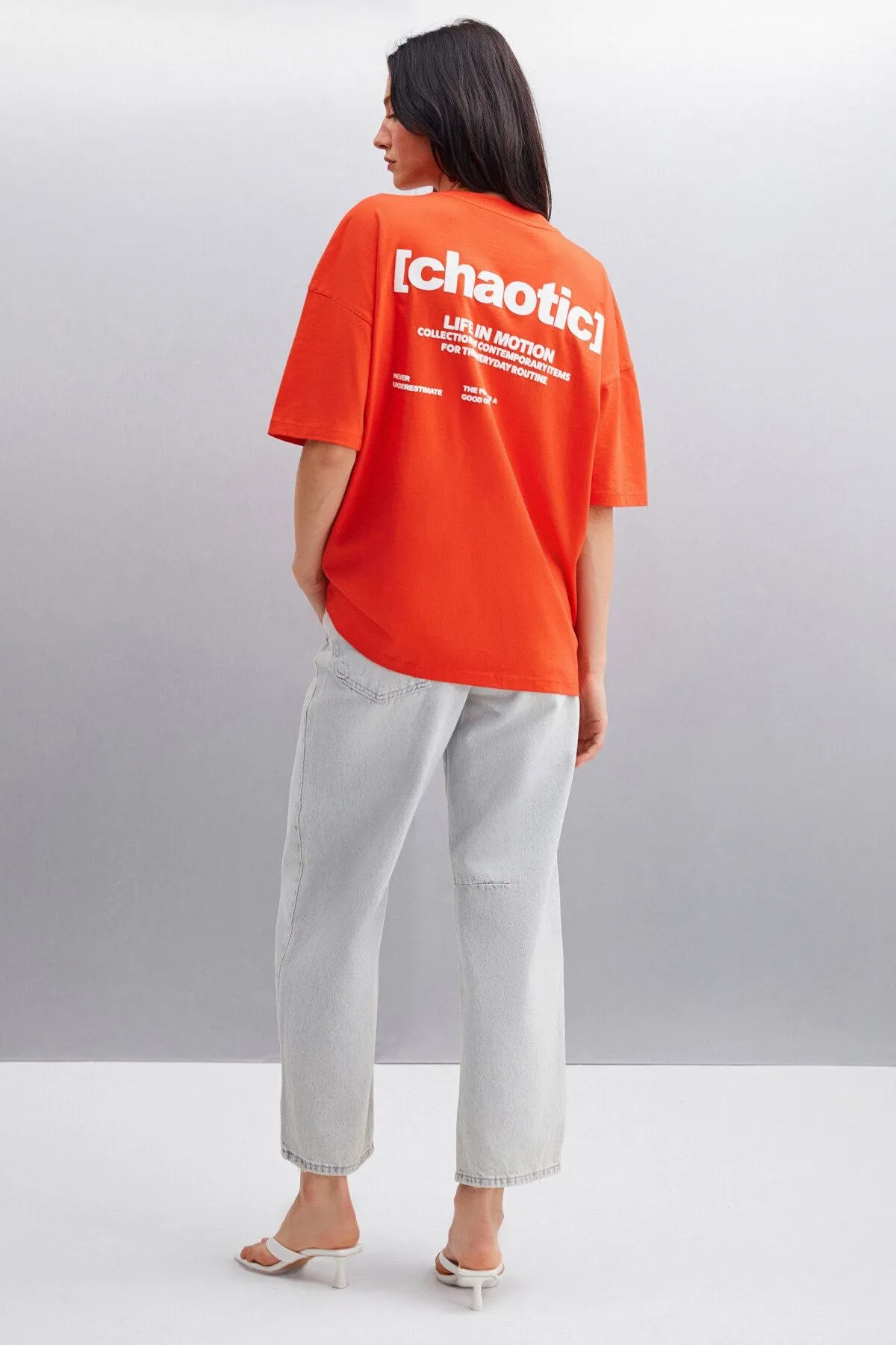 Arcadia woman back and front post detailed red t-shirt