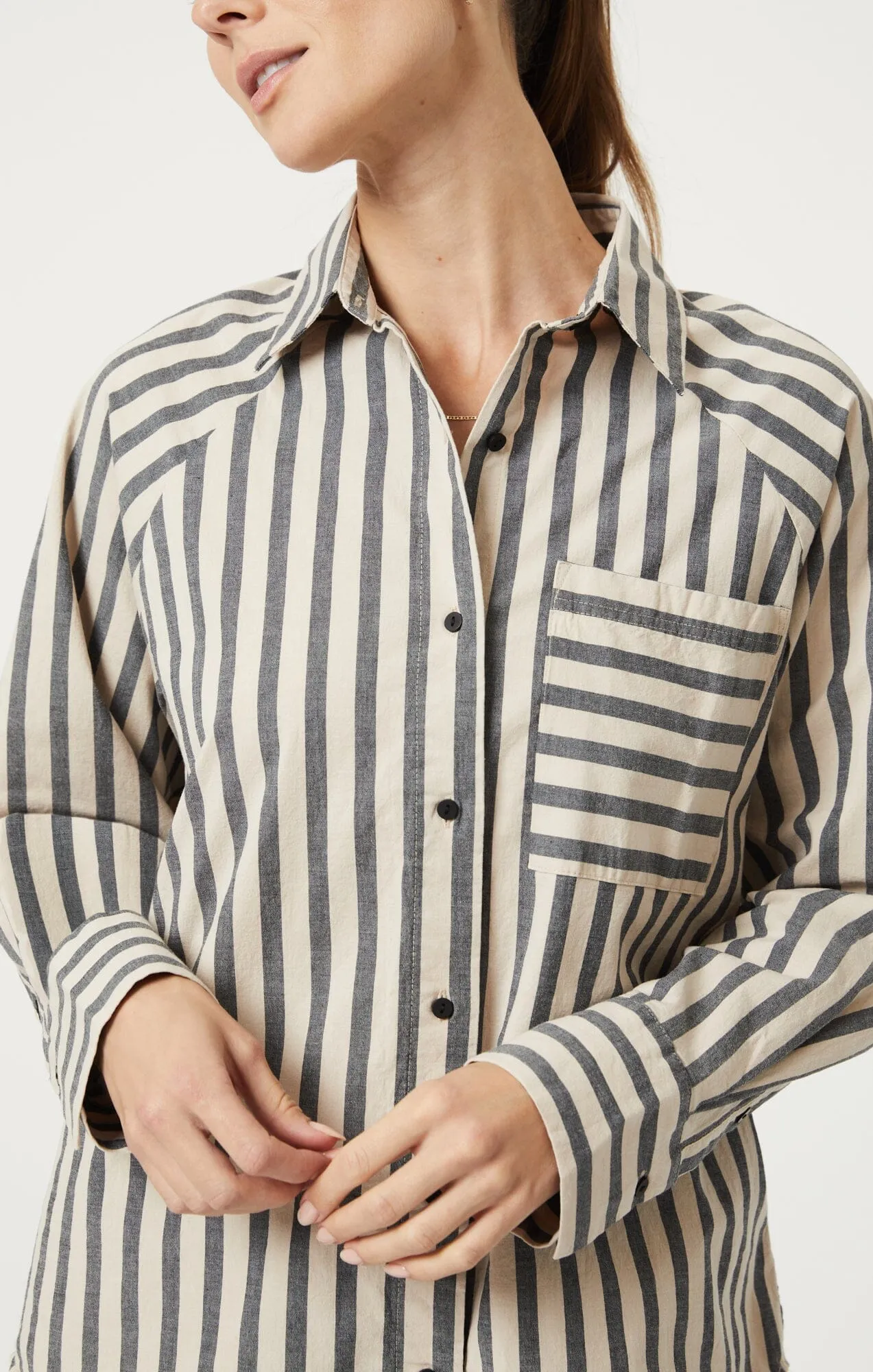 BUTTON-UP LONG SLEEVE SHIRT IN BEIGE BOLD STRIPE