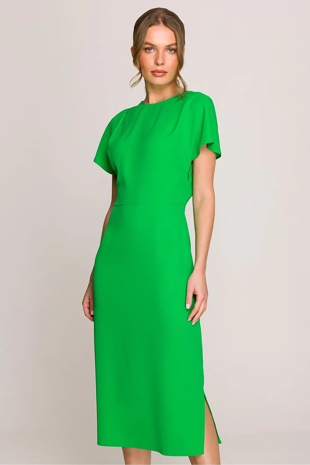 Elegant short sleeves fitted cut dress