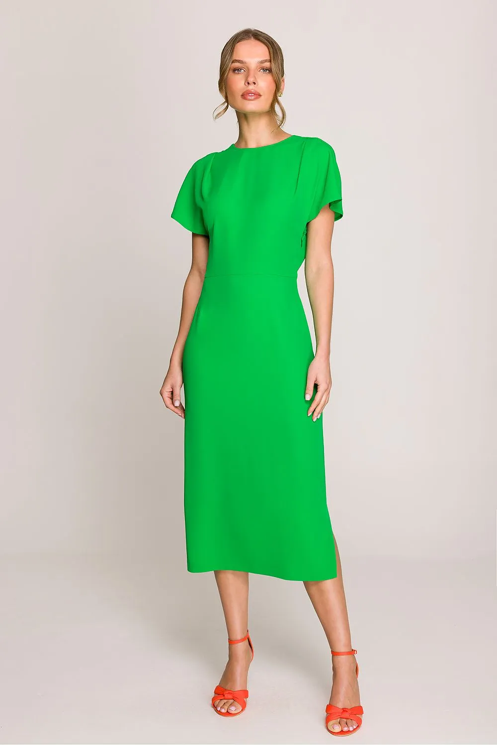 Elegant short sleeves fitted cut dress