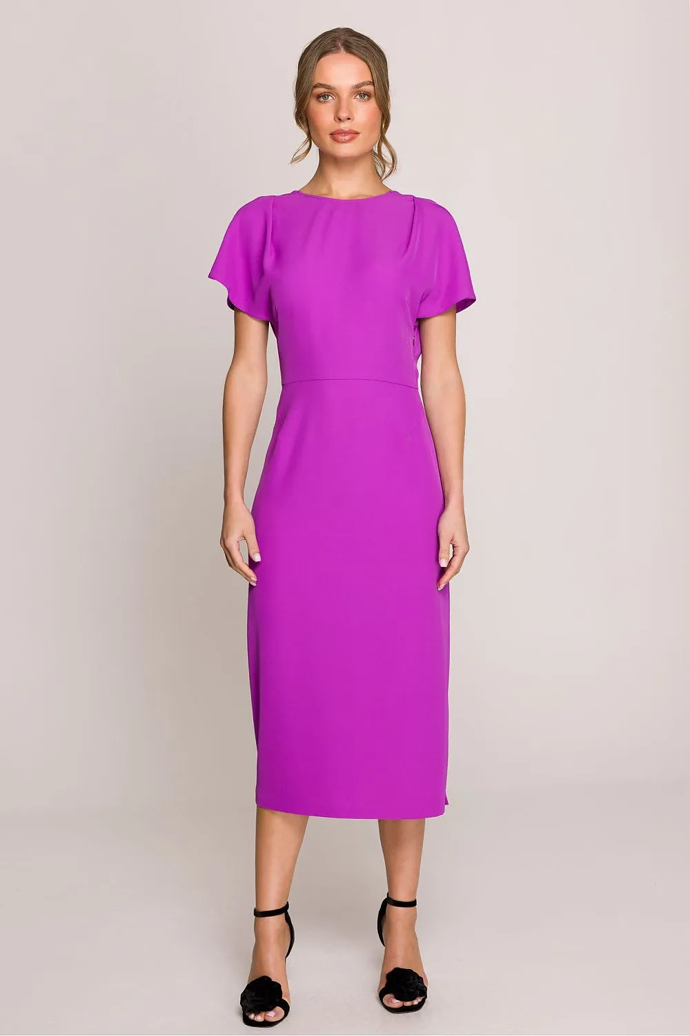 Elegant short sleeves fitted cut dress