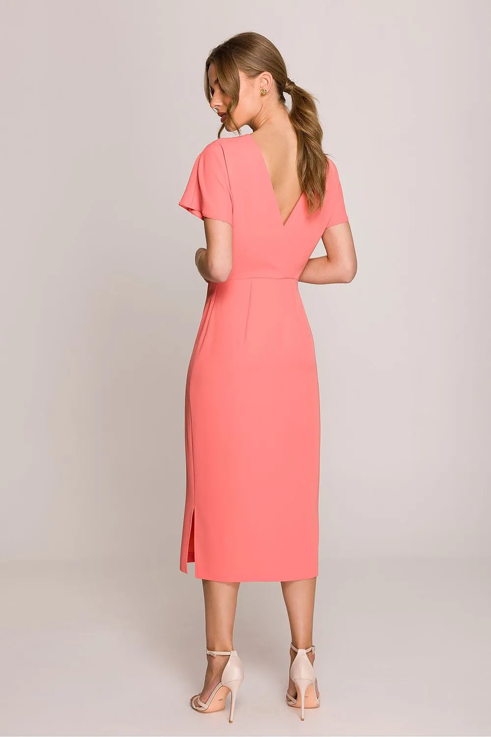 Elegant short sleeves fitted cut dress