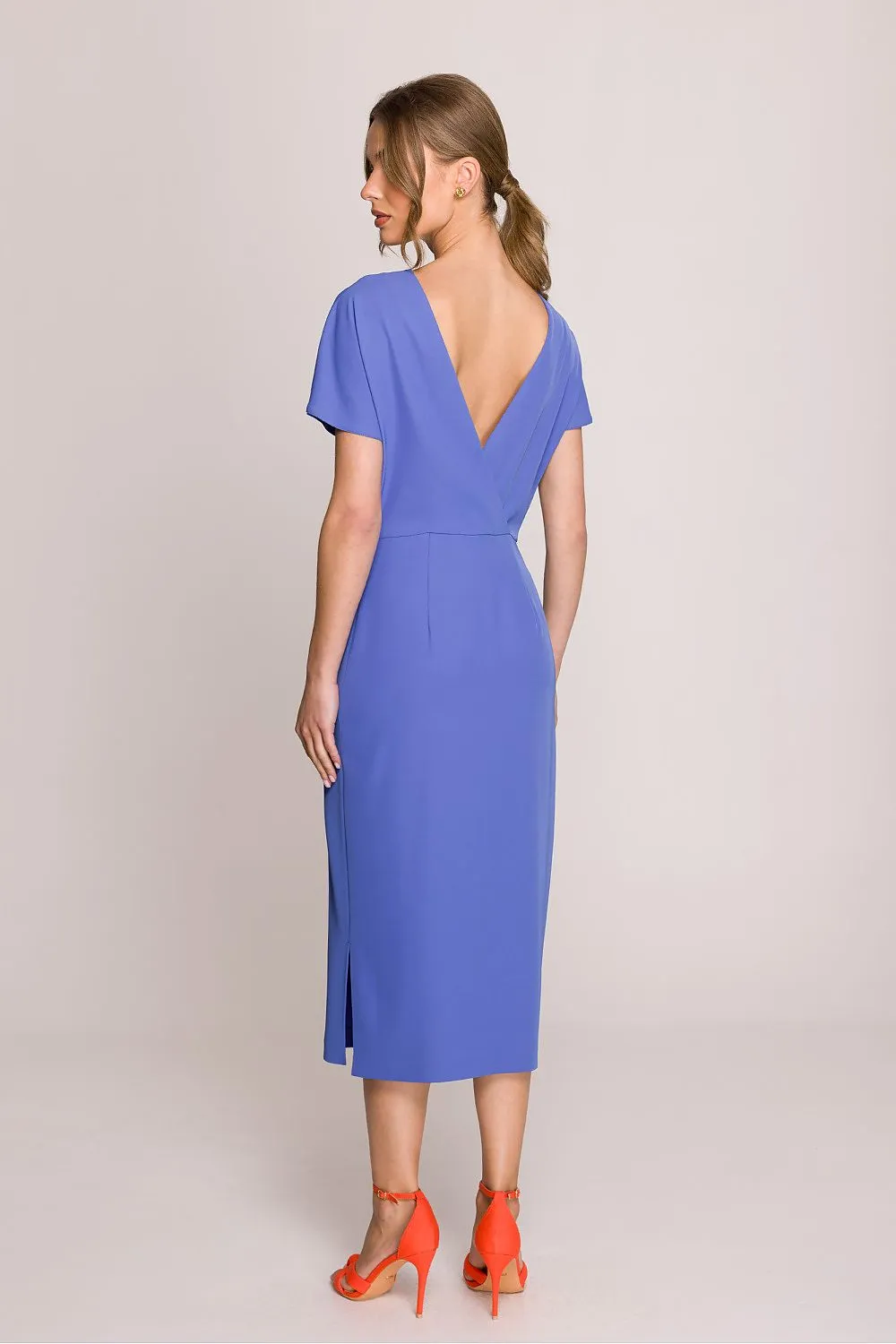 Elegant short sleeves fitted cut dress