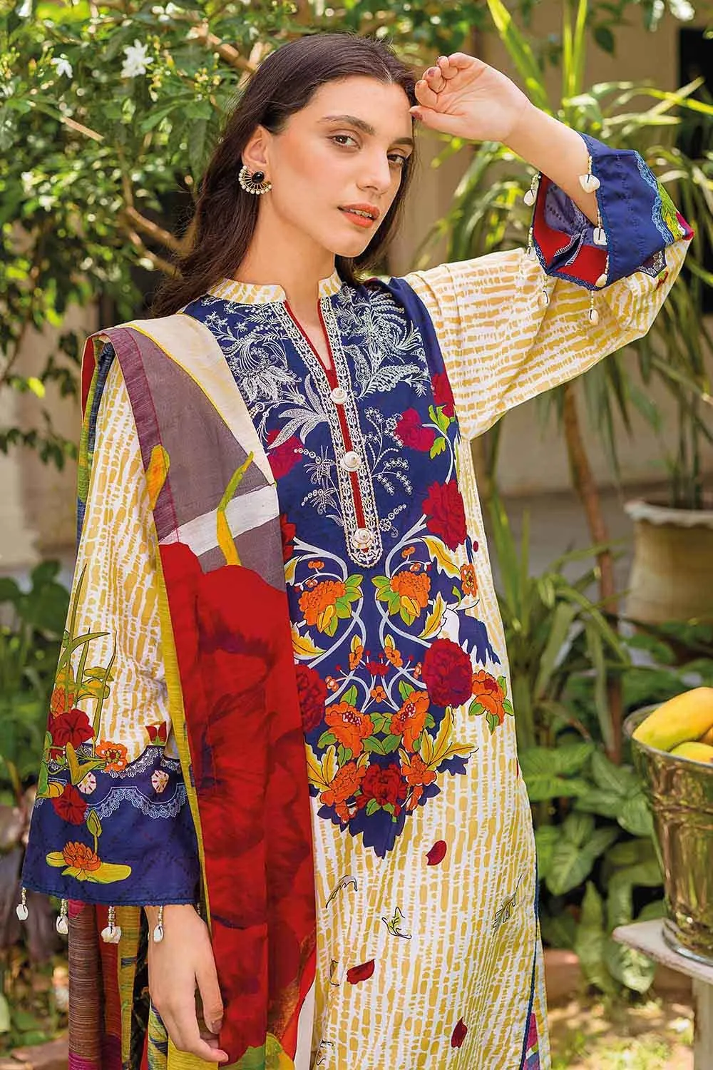 Gul Ahmed Summer 2022 · Essential 3PC Collection – 3PC Cotton Zari Suit CNZ-12001