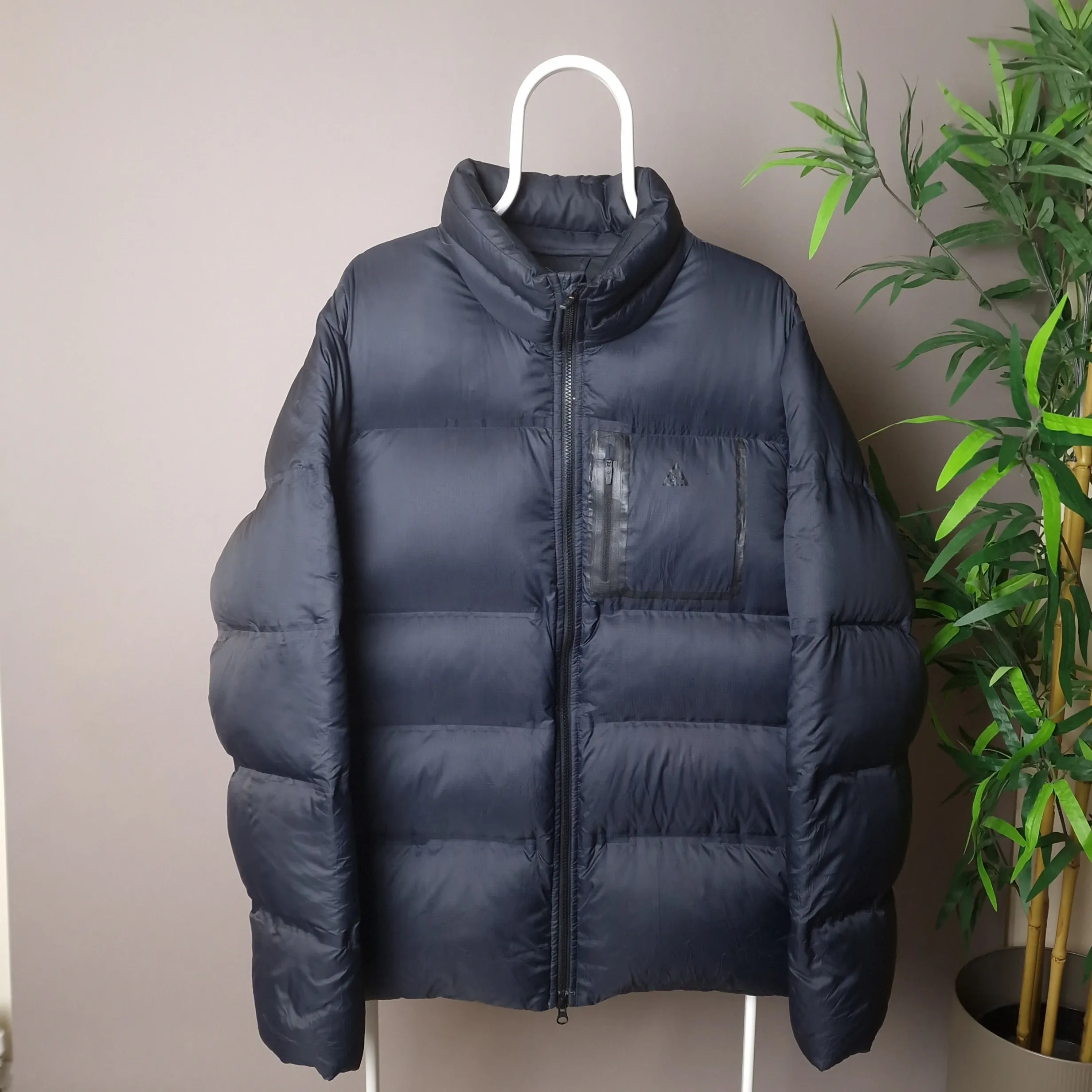 Nike ACG goose down 550 fill puffer jacket in black - XL