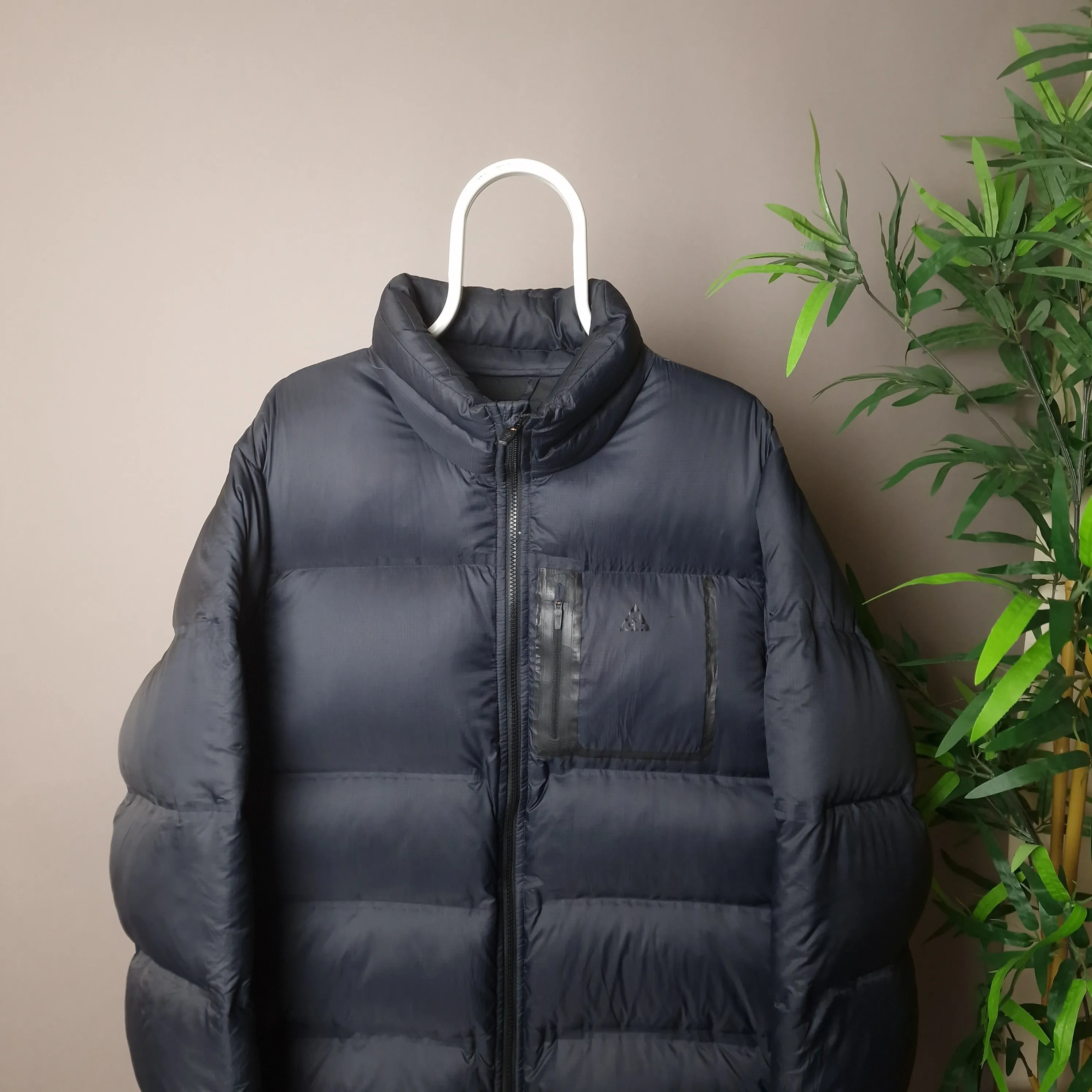 Nike ACG goose down 550 fill puffer jacket in black - XL