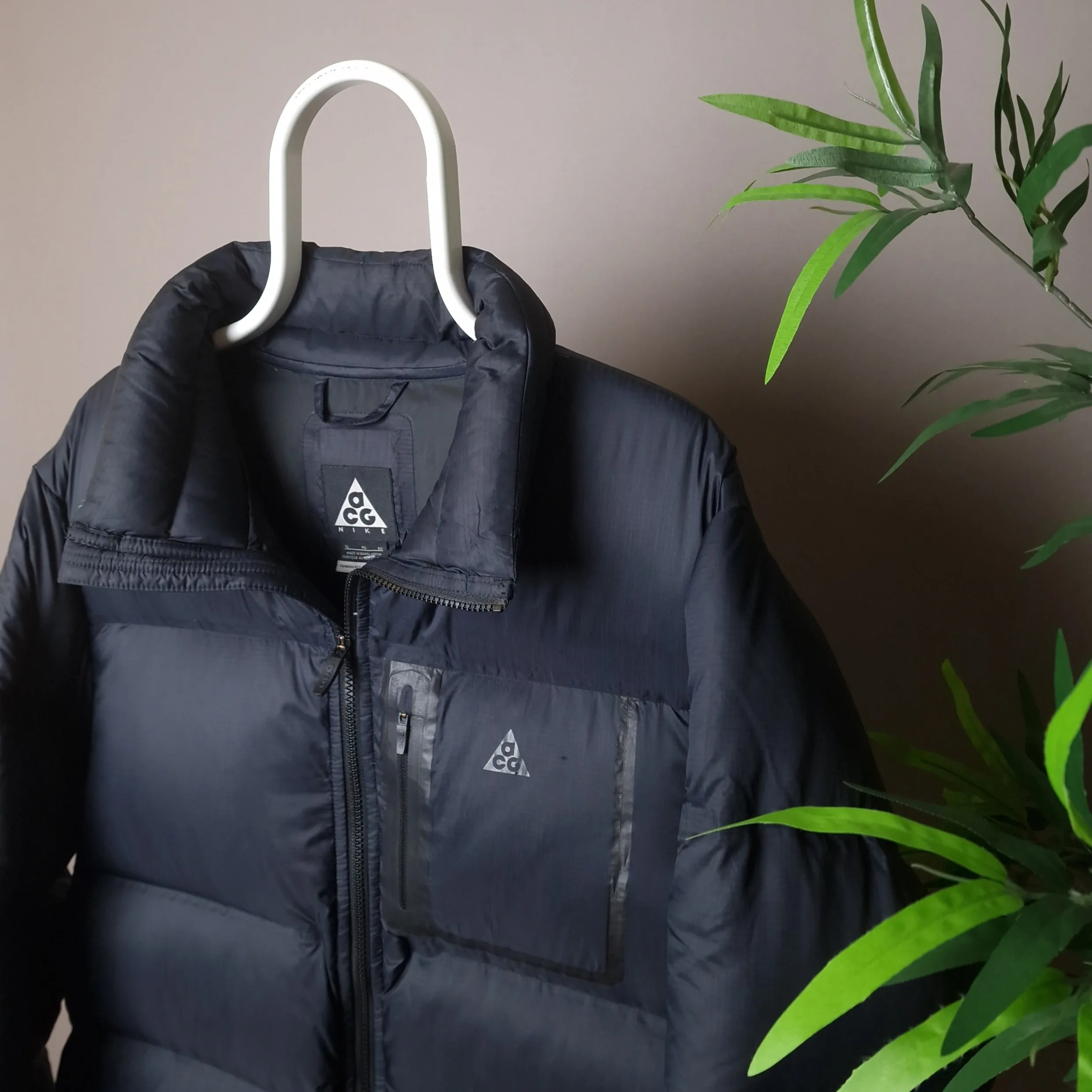 Nike ACG goose down 550 fill puffer jacket in black - XL