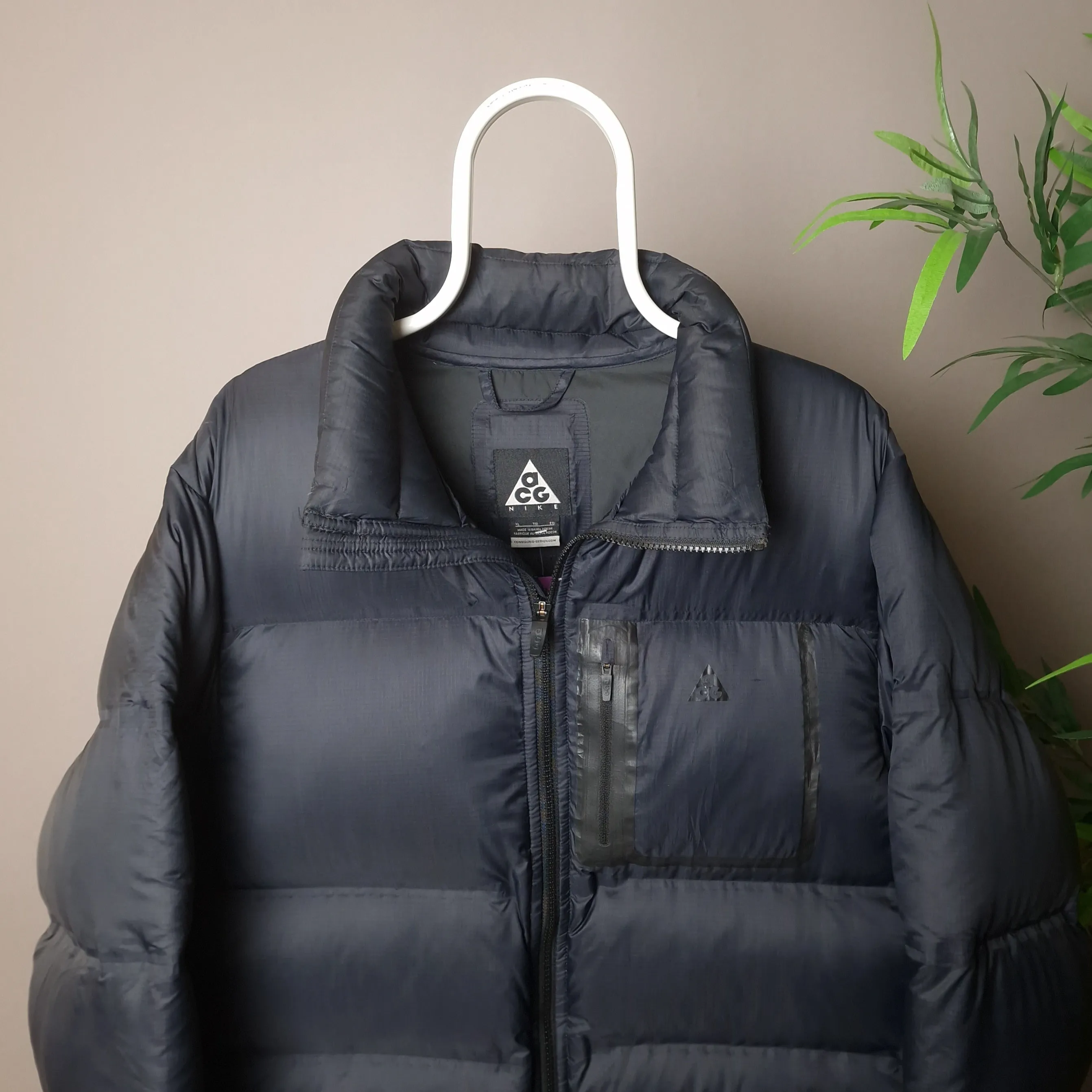 Nike ACG goose down 550 fill puffer jacket in black - XL